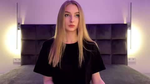 Goldie online show from 11/23/25, 05:02