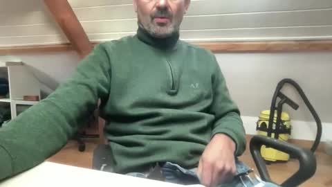 noux69 online show from 11/17/25, 01:28