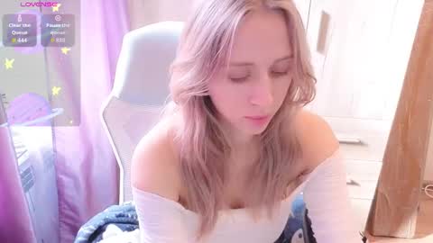 Snapshot of nova_sun chatting on 10/02/25, 10:00 Mary online show from 10/02/25, 10:00