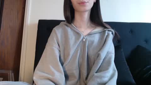 Snapshot of novafrey chatting on 12/17/24, 07:15 Olivia online show from 12/17/24, 07:15
