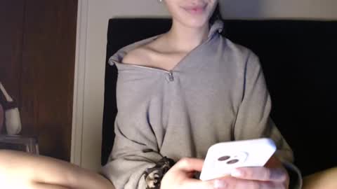 Snapshot of novafrey chatting on 12/29/24, 02:38 Olivia online show from 12/29/24, 02:38