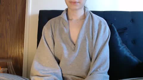 Snapshot of novafrey chatting on 01/04/25, 06:19 Olivia online show from 01/04/25, 06:19