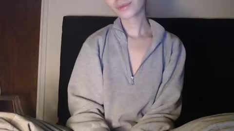 Snapshot of novafrey chatting on 01/06/25, 11:31 Olivia online show from 01/06/25, 11:31