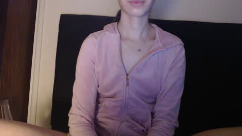 Snapshot of novafrey chatting on 01/12/25, 10:43 Olivia online show from 01/12/25, 10:43