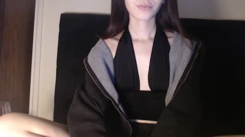 Snapshot of novafrey chatting on 02/11/25, 06:19 Olivia online show from 02/11/25, 06:19