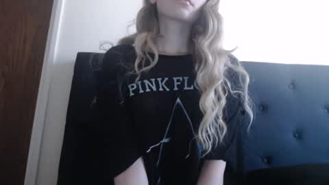 Snapshot of novafrey chatting on 03/08/25, 04:39 Olivia online show from 03/08/25, 04:39