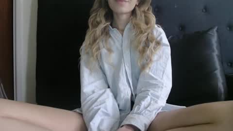 Snapshot of novafrey chatting on 10/06/25, 02:47 Olivia online show from 10/06/25, 02:47