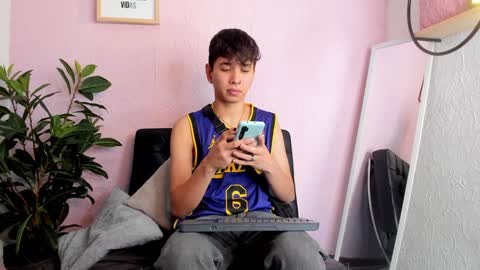 Snapshot of novaybrian chatting on 01/03/25, 08:43 NovayBrian online show from 01/03/25, 08:43