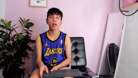 Snapshot of novaybrian chatting on 01/03/25, 11:44 NovayBrian online show from 01/03/25, 11:44