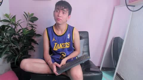 Snapshot of novaybrian chatting on 01/05/25, 03:34 NovayBrian online show from 01/05/25, 03:34