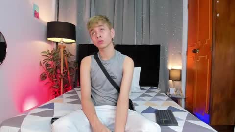 Snapshot of novaybrian chatting on 01/13/25, 04:39 NovayBrian online show from 01/13/25, 04:39