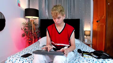 Snapshot of novaybrian chatting on 01/14/25, 04:36 NovayBrian online show from 01/14/25, 04:36