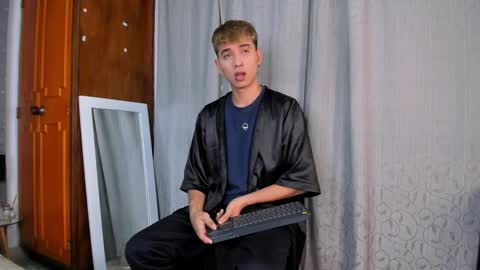 Snapshot of novaybrian chatting on 01/30/25, 04:37 NovayBrian online show from 01/30/25, 04:37