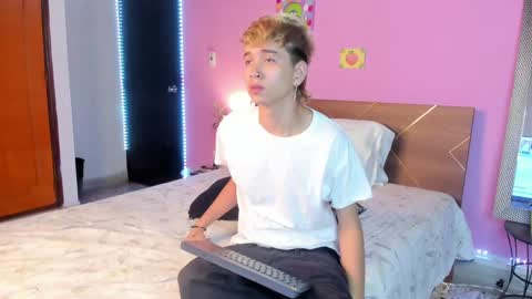 Snapshot of novaybrian chatting on 02/06/25, 04:42 NovayBrian online show from 02/06/25, 04:42