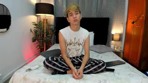 Snapshot of novaybrian chatting on 02/17/25, 05:47 NovayBrian online show from 02/17/25, 05:47