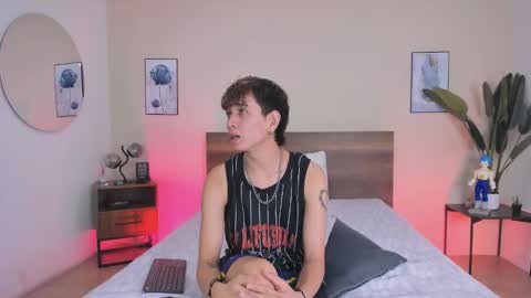 Snapshot of novaybrian chatting on 09/14/25, 11:15 NovayBrian online show from 09/14/25, 11:15