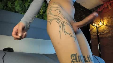 Snapshot of novi_rosse chatting on 11/19/25, 07:36 Novi online show from 11/19/25, 07:36