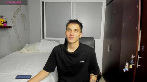 Snapshot of noxx_stark chatting on 09/13/25, 03:06 Noxx online show from 09/13/25, 03:06