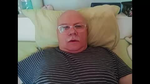 nukiss online show from 09/18/25, 12:18