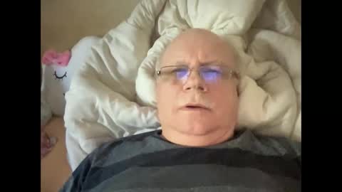 nukiss online show from 10/21/25, 09:10