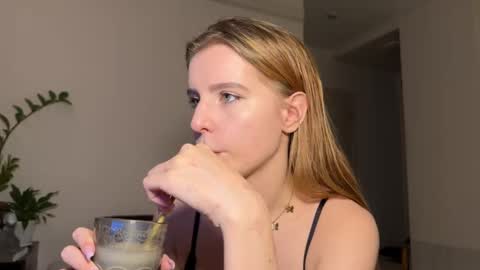 nura_foxx online show from 12/17/25, 01:11