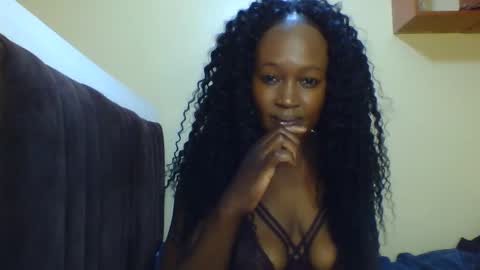 Snapshot of nutgal_ chatting on 10/15/25, 09:53 nutgal online show from 10/15/25, 09:53