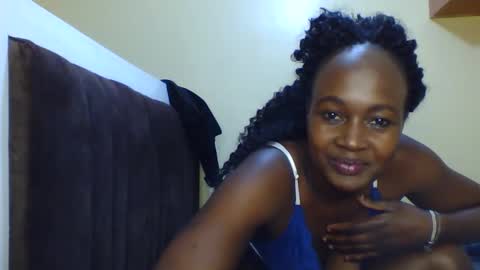 Snapshot of nutgal_ chatting on 10/17/25, 04:53 nutgal online show from 10/17/25, 04:53