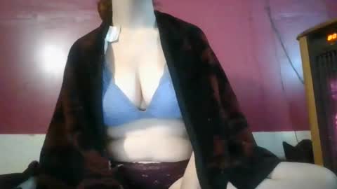 Snapshot of nuthin2cee chatting on 12/04/25, 05:17 nuthin2cee online show from 12/04/25, 05:17