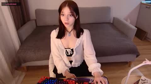 nya_babe online show from 11/16/25, 10:59