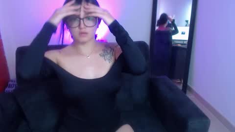 NyahMackenzie online show from 11/21/25, 06:28