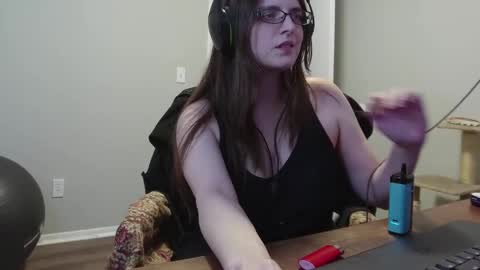 Snapshot of nyctophilic chatting on 10/27/25, 03:43 Nyctophilic online show from 10/27/25, 03:43