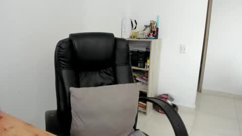 Snapshot of nykhor_paul chatting on 03/28/26, 08:30 Vanessa online show from 03/28/26, 08:30