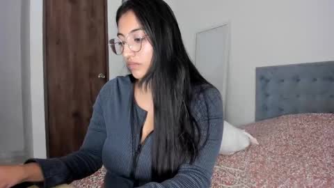 Snapshot of nykhor_paul chatting on 04/24/26, 01:19 Vanessa online show from 04/24/26, 01:19
