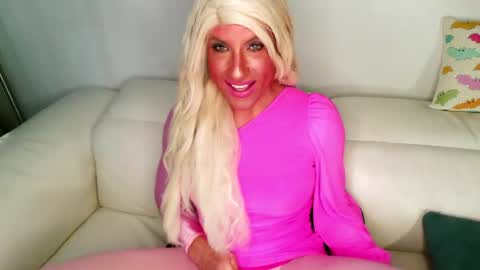 Snapshot of nylonbreanna chatting on 10/21/25, 01:39 Breanna Rae online show from 10/21/25, 01:39