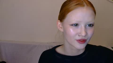 nyra_thira online show from 10/26/25, 08:26