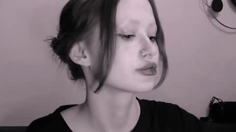 nyra_thira online show from 04/11/26, 04:00