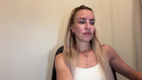 Snapshot of nyxelia_ chatting on 06/16/26, 07:11 Anastasia online show from 06/16/26, 07:11