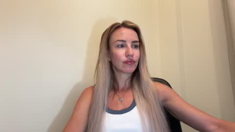 Snapshot of nyxelia_ chatting on 06/22/26, 07:05 Anastasia online show from 06/22/26, 07:05
