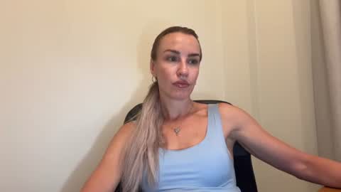 Snapshot of nyxelia_ chatting on 06/24/26, 08:02 Anastasia online show from 06/24/26, 08:02