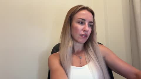Snapshot of nyxelia_ chatting on 06/25/26, 08:08 Anastasia online show from 06/25/26, 08:08