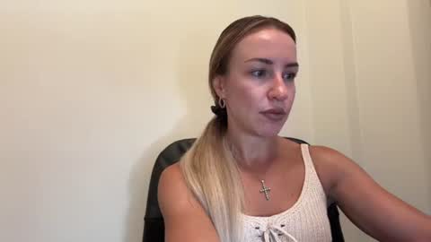 Snapshot of nyxelia_ chatting on 07/16/26, 07:14 Anastasia online show from 07/16/26, 07:14