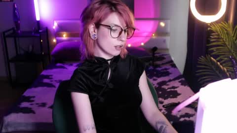 Snapshot of obedientt_ chatting on 05/16/26, 06:21 Moonlight online show from 05/16/26, 06:21
