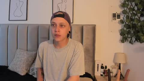 Sara Help me reach 1000 followers online show from 05/29/26, 02:48