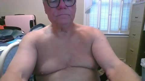 Snapshot of obx4sunanfun60 chatting on 05/13/26, 10:45 obx4sunanfun60 online show from 05/13/26, 10:45