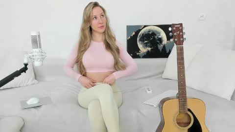 Snapshot of oceanic_soul chatting on 04/04/26, 07:50 Liana online show from 04/04/26, 07:50