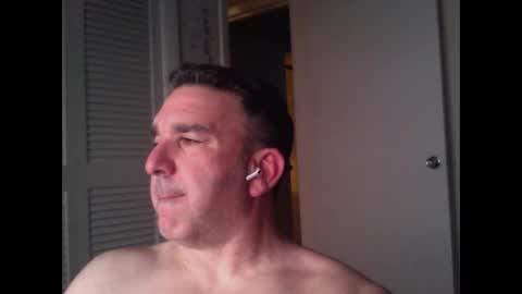 Snapshot of oceanmanx chatting on 02/04/26, 03:12 Ocean online show from 02/04/26, 03:12