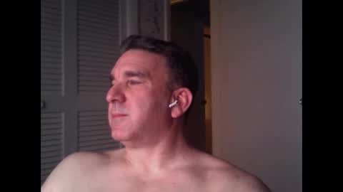 Snapshot of oceanmanx chatting on 04/12/26, 03:11 Ocean online show from 04/12/26, 03:11