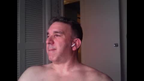 Snapshot of oceanmanx chatting on 04/22/26, 02:47 Ocean online show from 04/22/26, 02:47