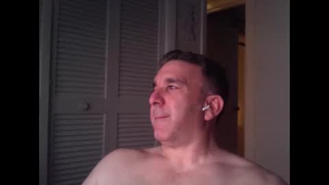 Snapshot of oceanmanx chatting on 04/24/26, 05:21 Ocean online show from 04/24/26, 05:21
