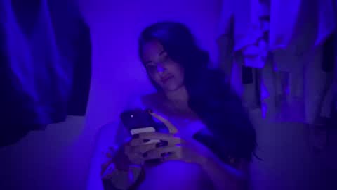 Snapshot of oceanxalara22_xo chatting on 10/02/25, 02:40 A L A R A online show from 10/02/25, 02:40